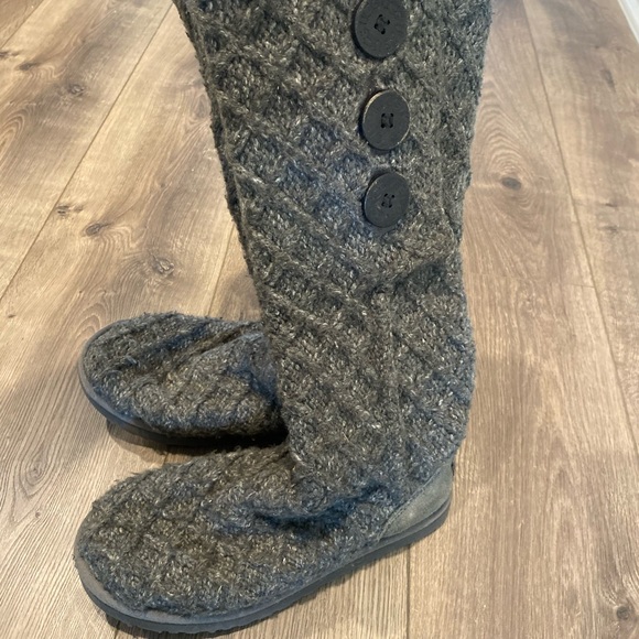 Lattice Cable Knit Ugg Boots - Picture 2 of 6